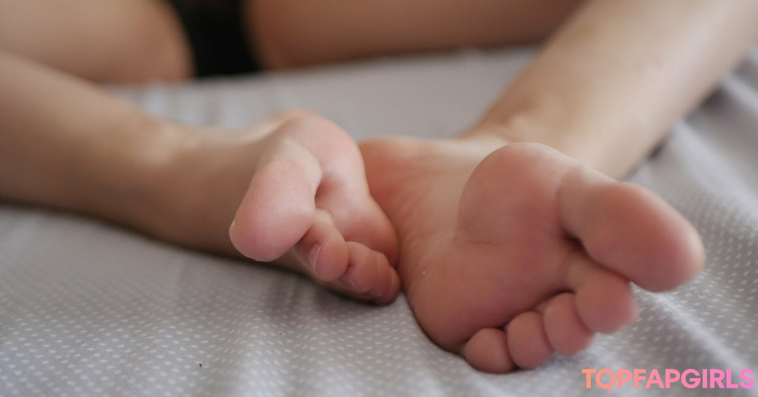 cuteneighborsfeet hot star image
