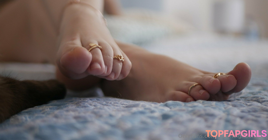 cuteneighborsfeet model adult pics