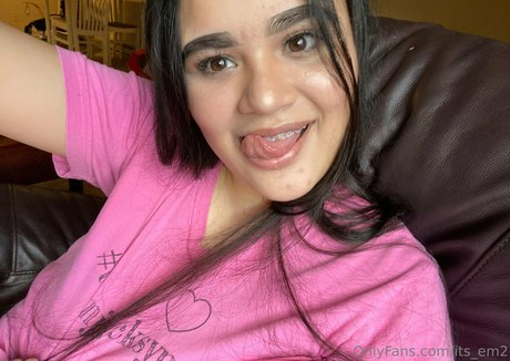 its em2 model nude photos