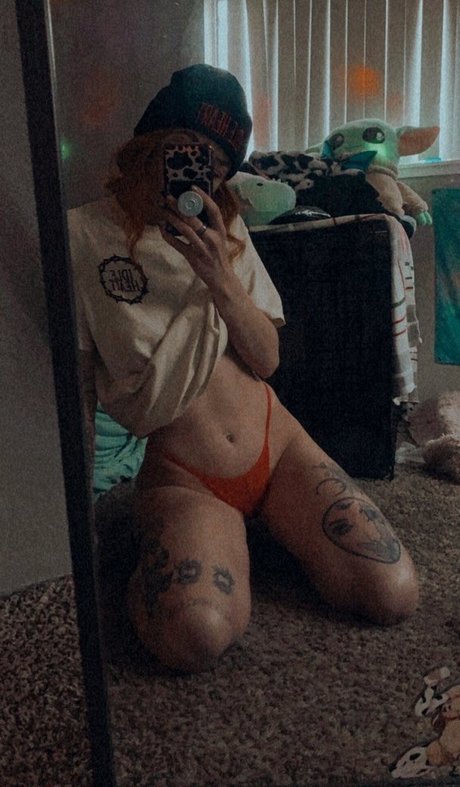 Indoor wilding star nudes image