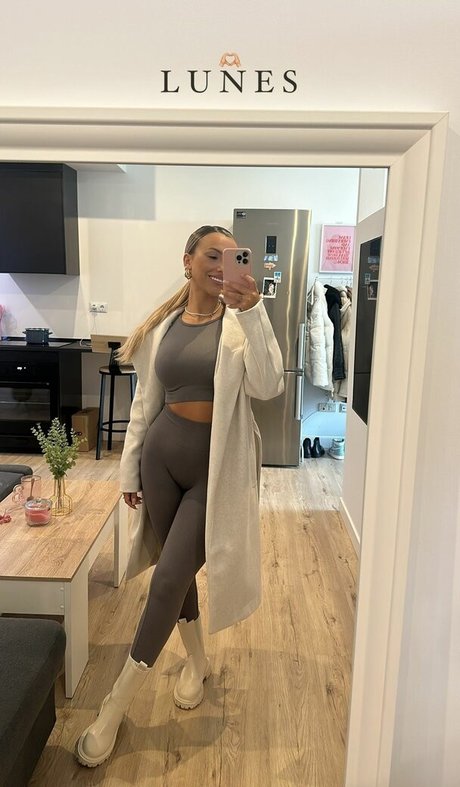 Maria Brunn beautiful star img