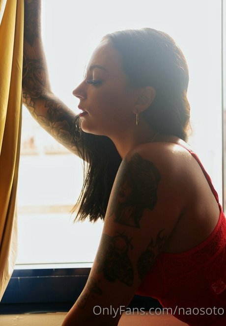 naomisotoo model pics