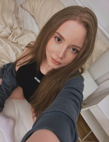 SoloDarika star sexy photos