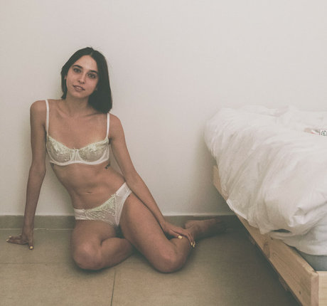 Inbal Yundler pretty model picture