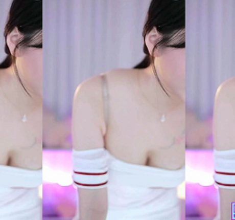 ChuJeong sex model pic