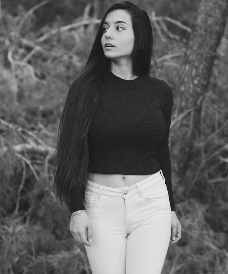 Sapir Hazansky pretty actress pic