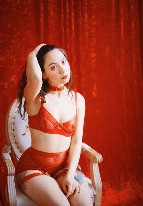 kitsunehime pornographic model pic