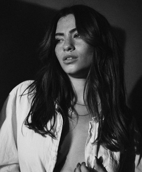 Shay Baradut adult actress picture