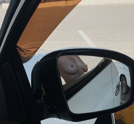 Annie Kinshova model hot img