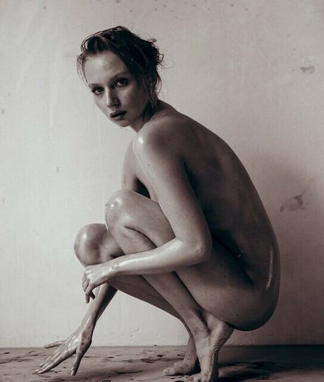 Annie Kinshova naked actress gallery