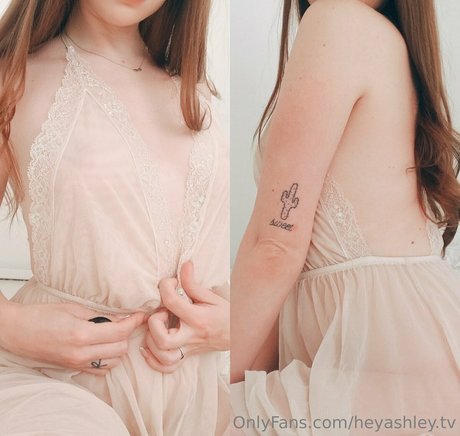 tiny onlyfans adult pic