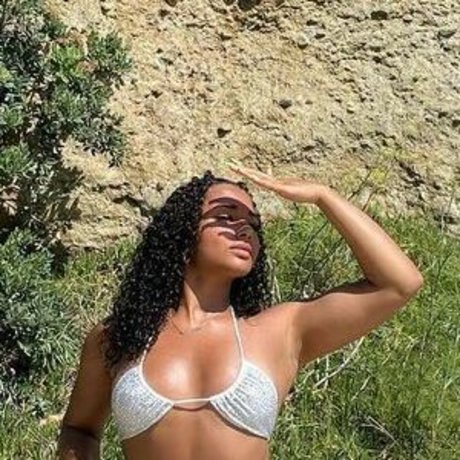 Scarlet May sexy model images