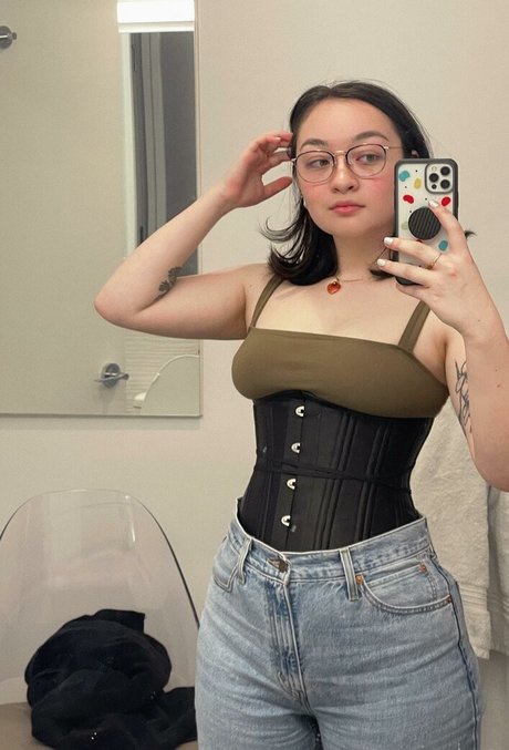 Mxmtoon hd star photos