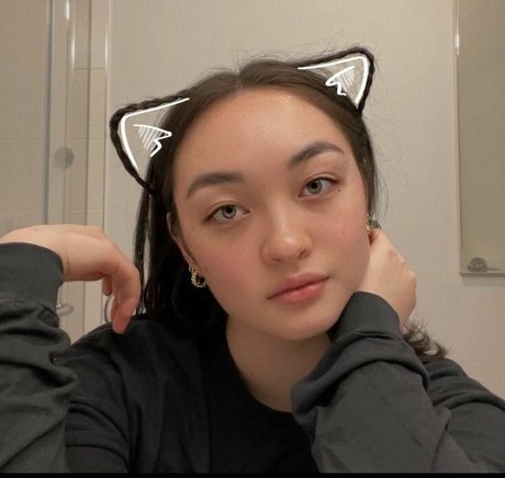 Mxmtoon profile image