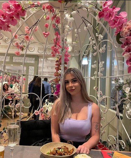 Lucy Scales model nice pic