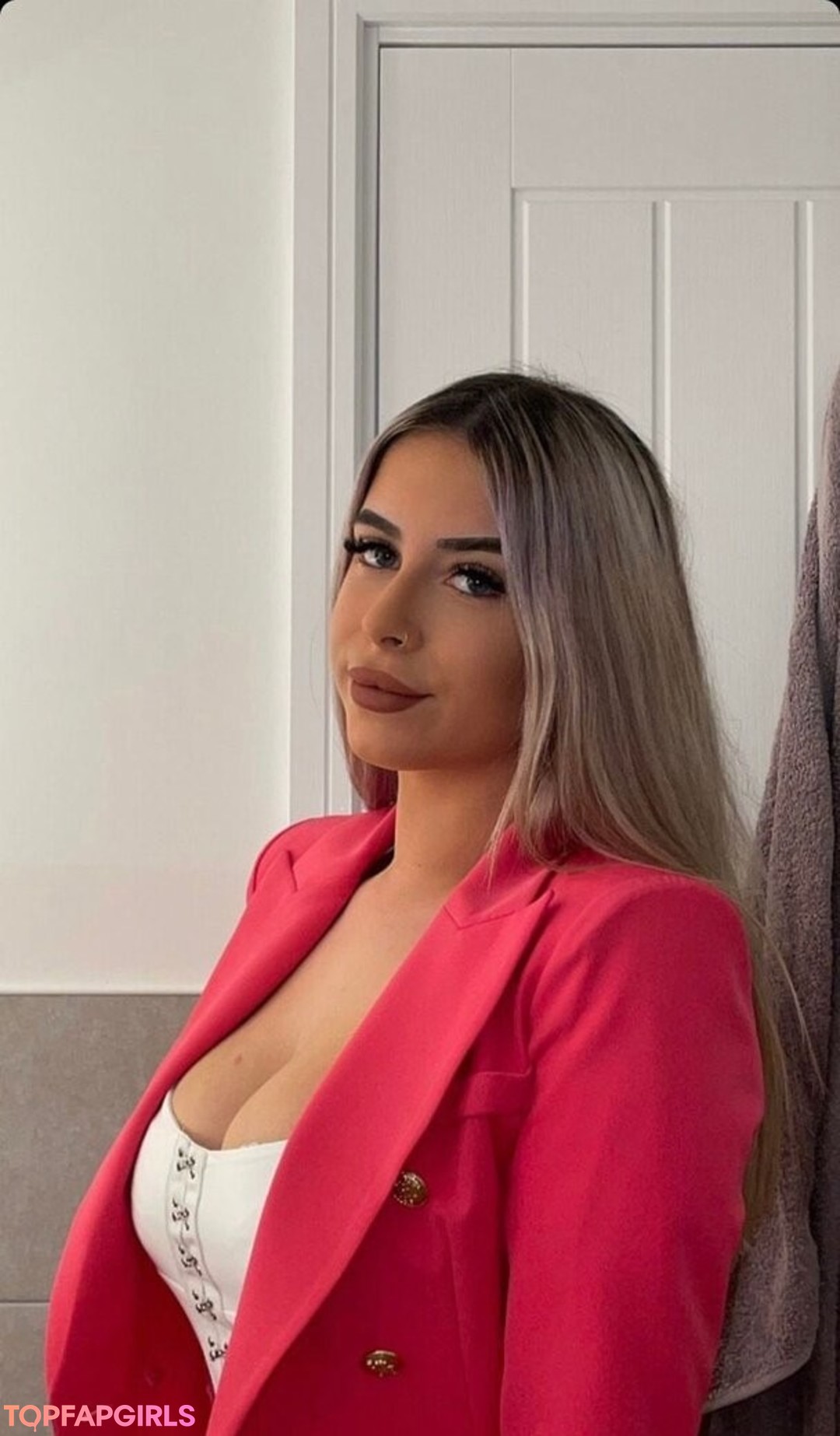 Lucy Scales sexy pornstar pics