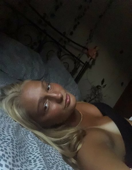 Marianasilva22 pornstar naked image