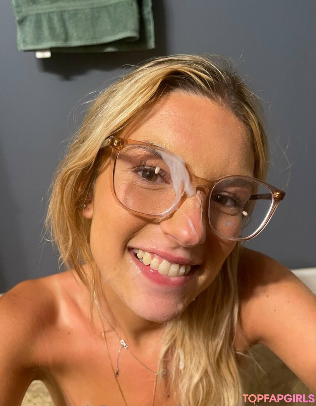 favoritelittlesecret top profile image