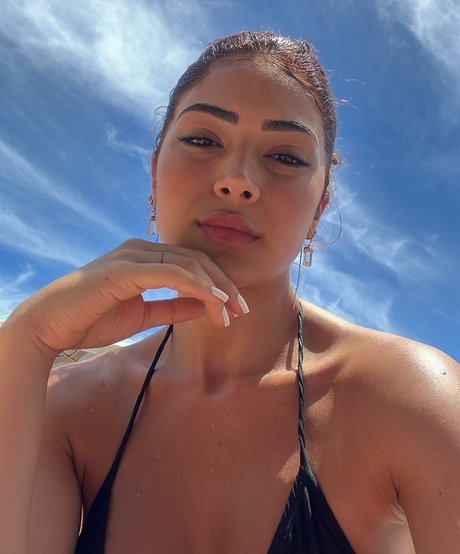 Graciely Junqueira naked model picture