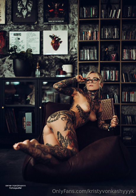 Kristy Von Kashyyyk model naked images