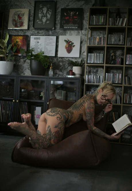 Kristy Von Kashyyyk model pornographic photo