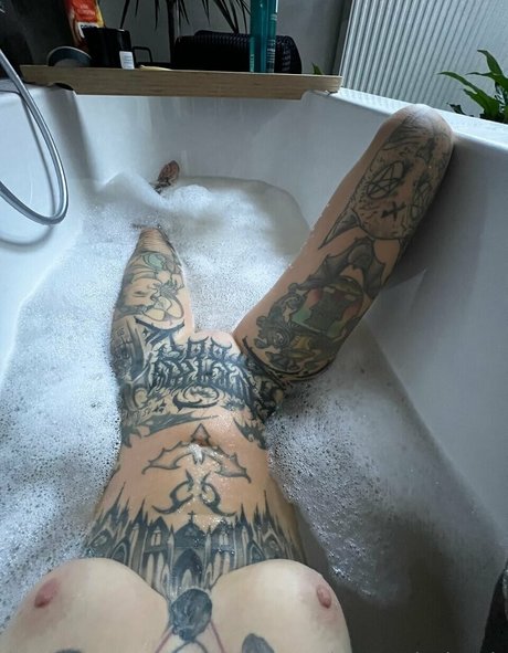 Kristy Von Kashyyyk star nudes gallery