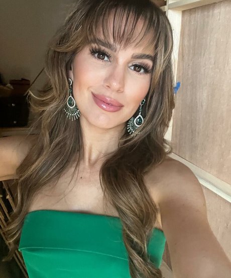 Christy Carlson Romano pornstar nude pic