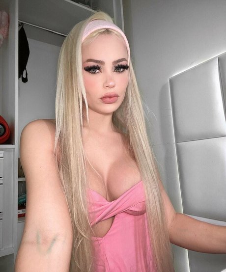 black hair milf onlyfans sexy photo