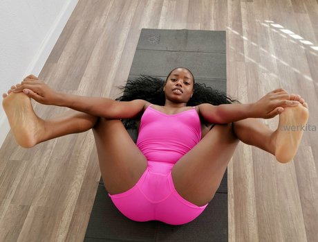 freetwerk pornstar erotic photo