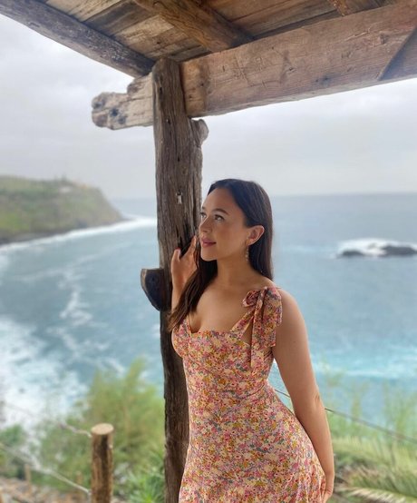 Eliza Butterworth exclusive model img