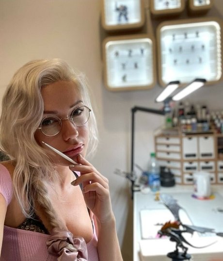 Alanah Pearce hot star archive