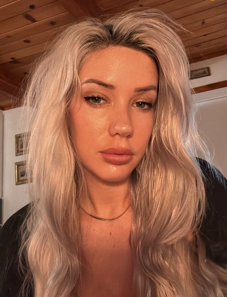 Alanah Pearce erotic actress photos