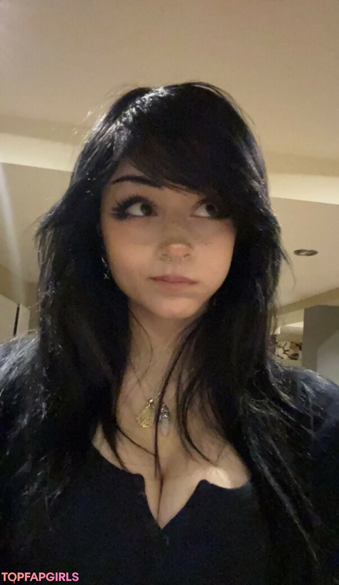 Julzzess adult model image