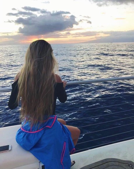 Jordan Lewis pretty actress picture