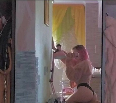 tiny onlyfans hot naked photo