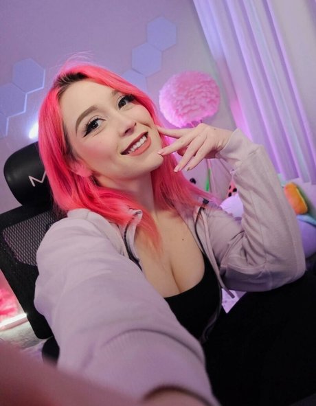 Itsqueenmanda pornographic model photo