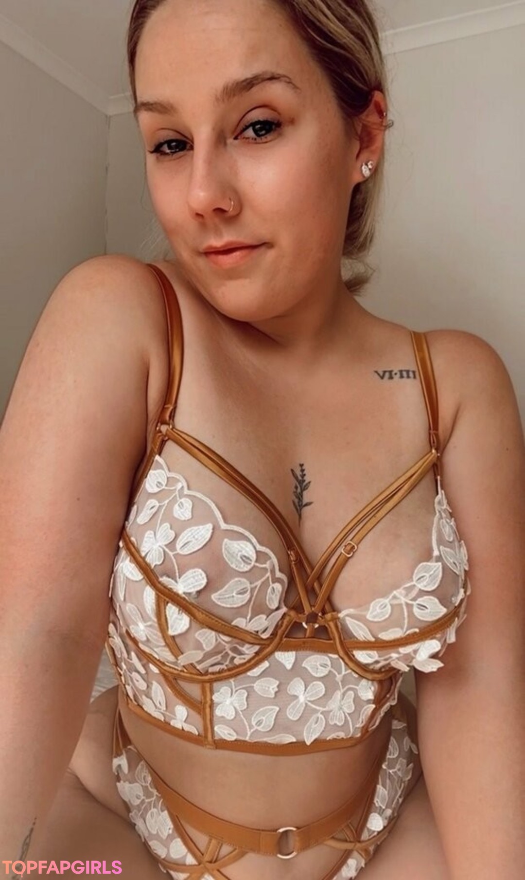 Hannah Buethke nude actress photo