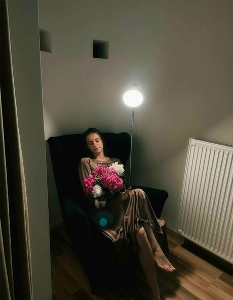 dollynextdoor pornographic actress image