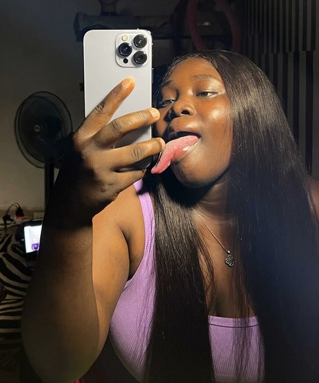 Long Tongue Fetish sexy pornstar pic