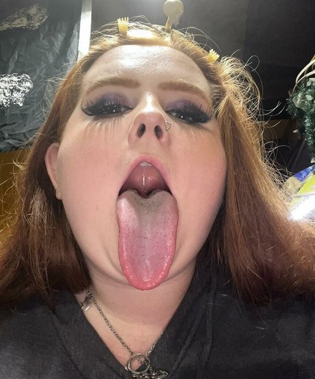 Long Tongue Fetish top model img