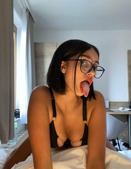 Long Tongue Fetish erotic pornstar pic
