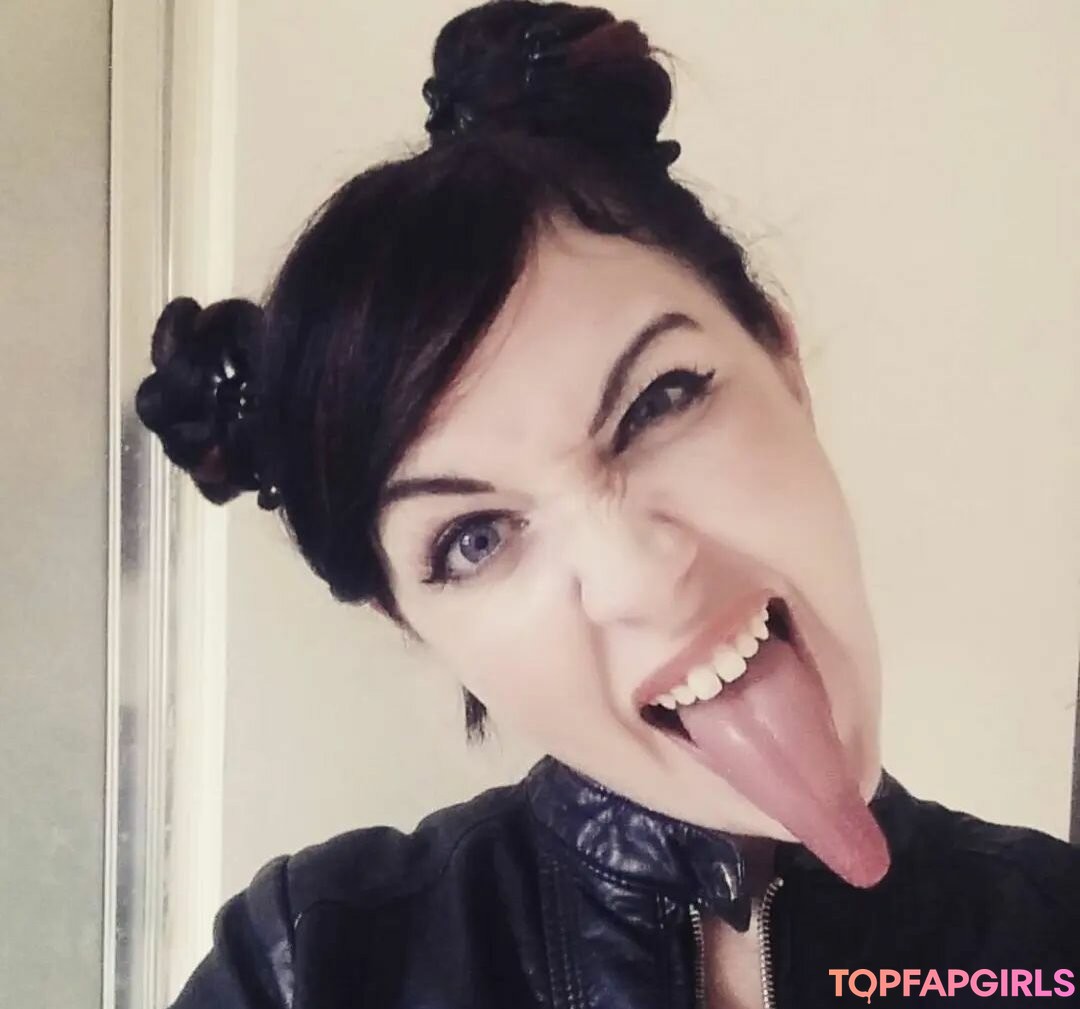 tattooed redhead onlyfans adult picture