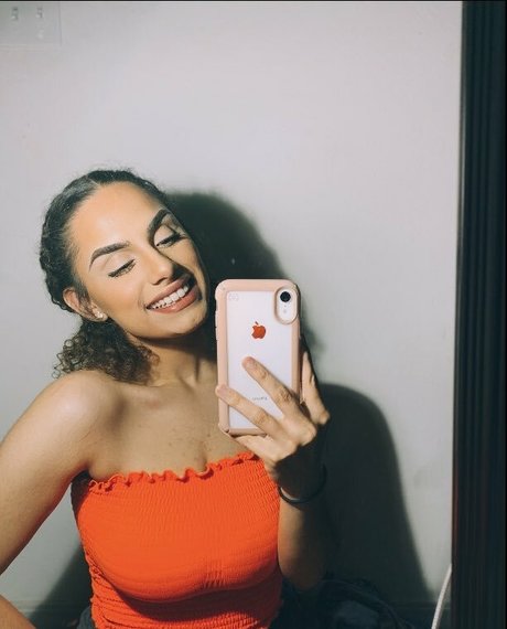 Desire Negro star hot pics