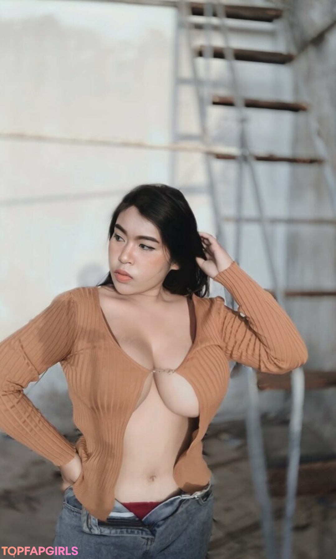 Pafun Chusri model naked images