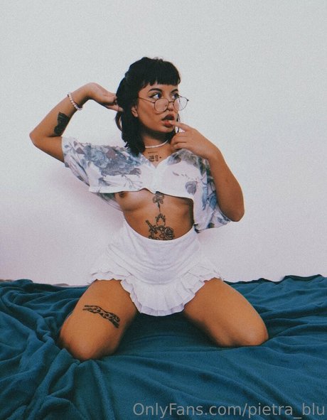 pietra blu model adult image