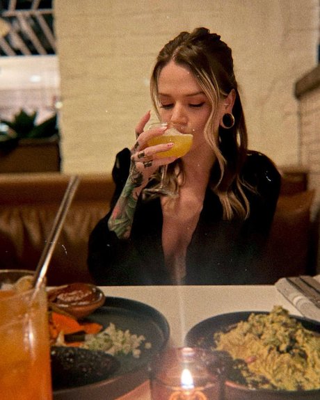 ohioliz naked actress pics