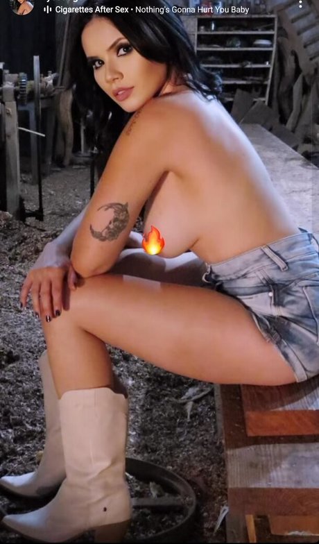 Lara Lyss Tiago sexy model photo