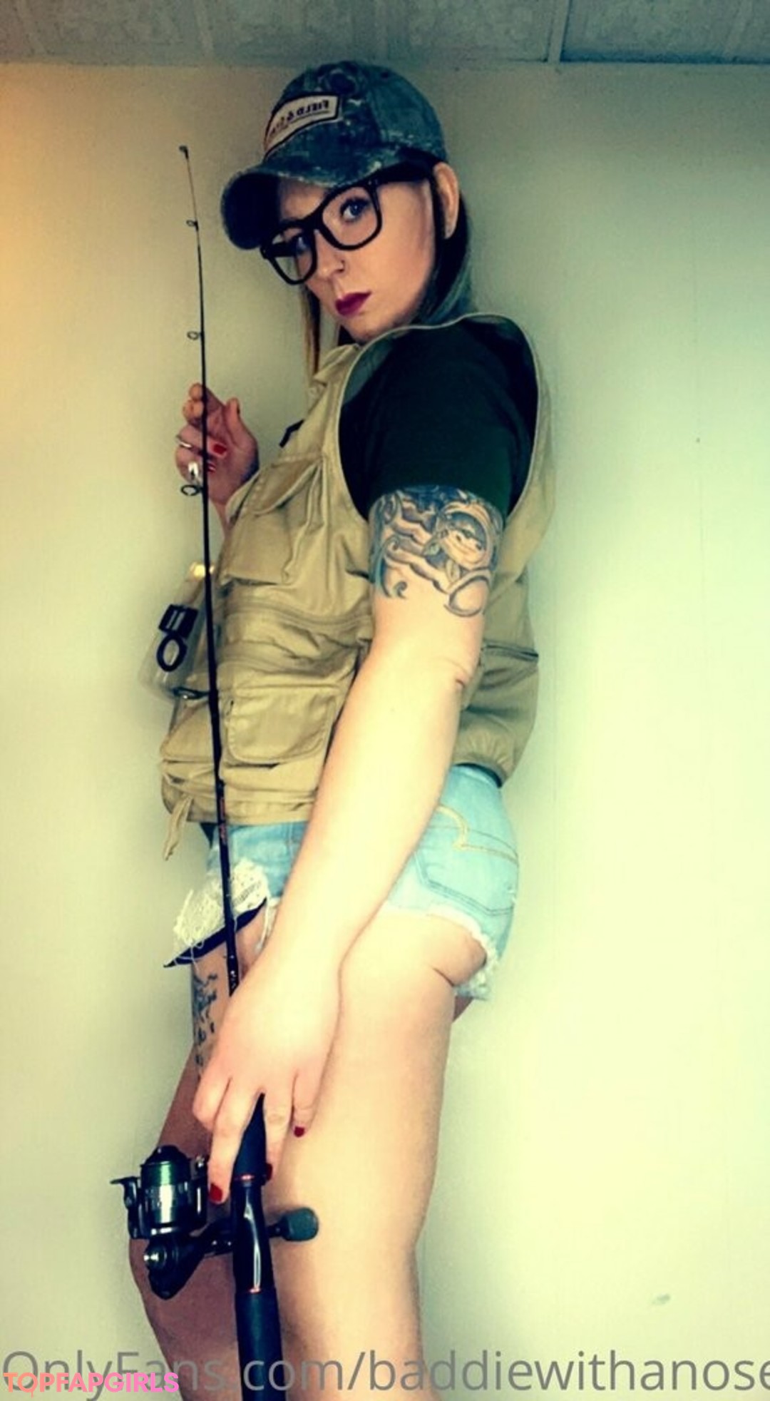 tattooed redhead onlyfans nude picture