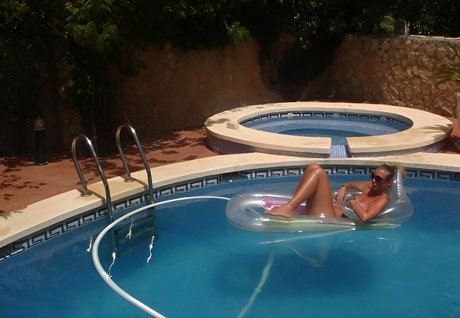 Anya Holberton hot pornstar image