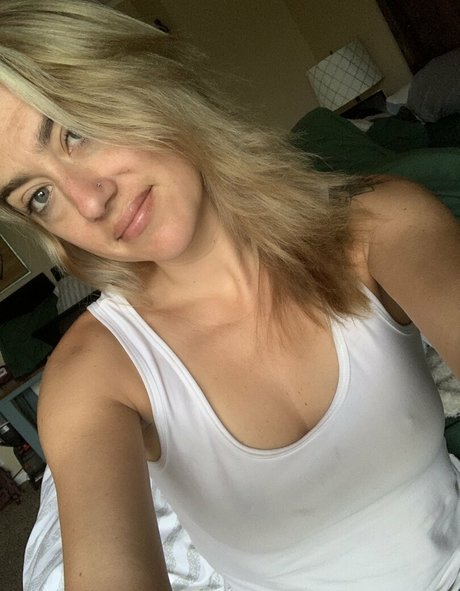 badasstxmama nudes model image